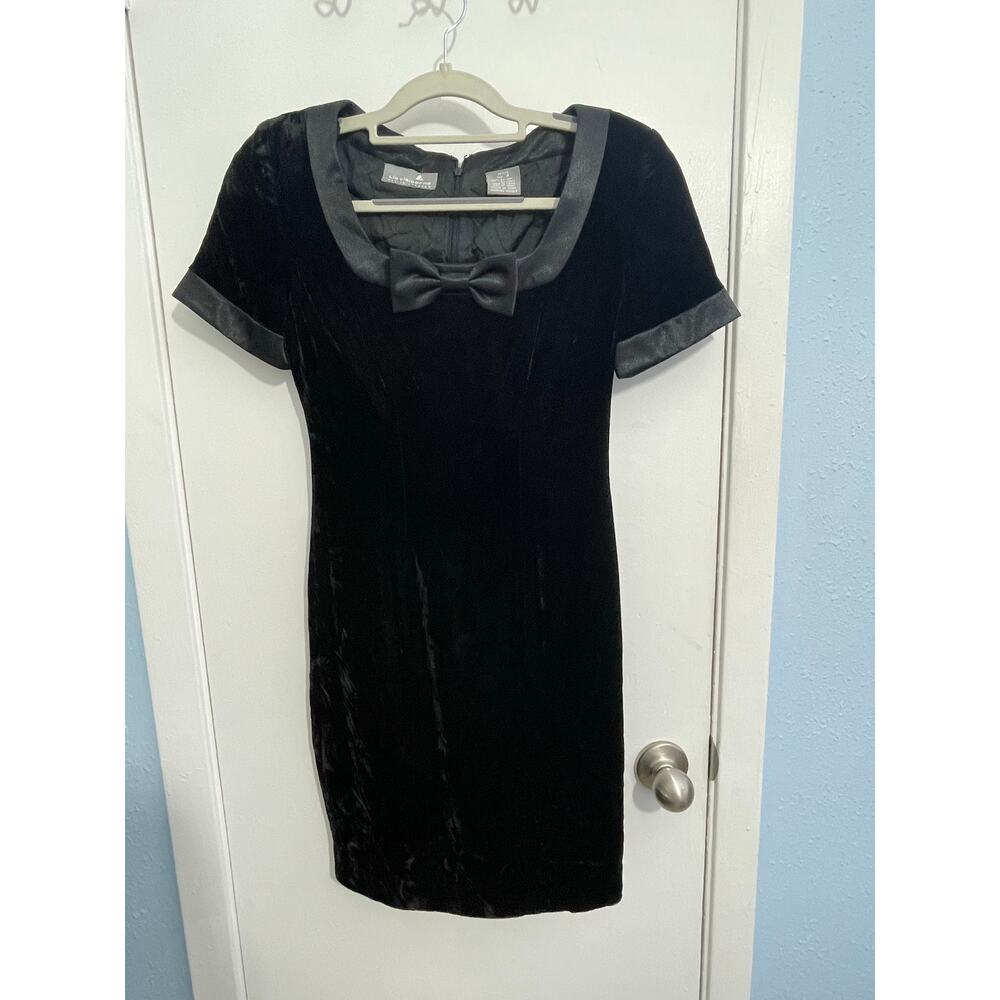 VTG Liz Claiborne Cocktail Dress Size 4P Crushed Black Velvet Bow Collar Preppy